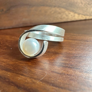 Pearl Figure 8 Ring